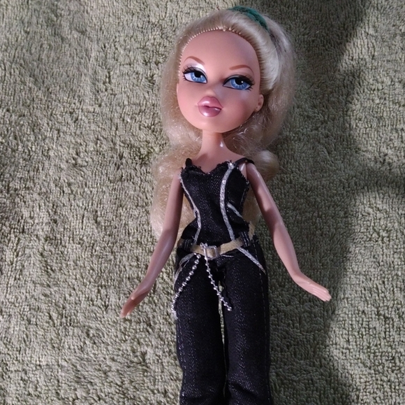 The original 2001 Chloe Bratz doll - Picture 2 of 8